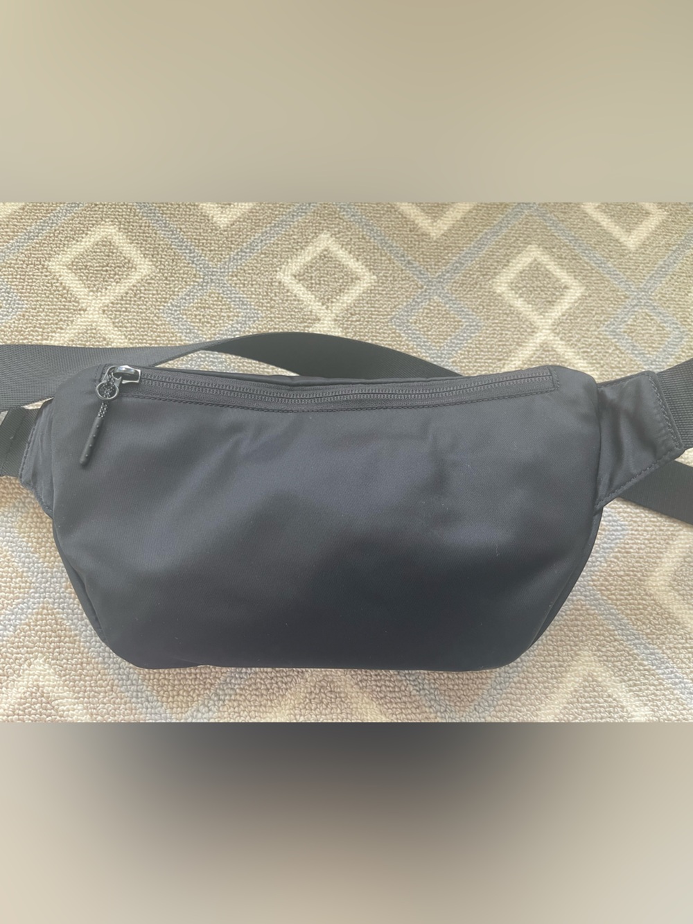 Lululemon Crossbody Fanny Pack Pouch Adjustable Belt Bag Black - Picture 2 of 7
